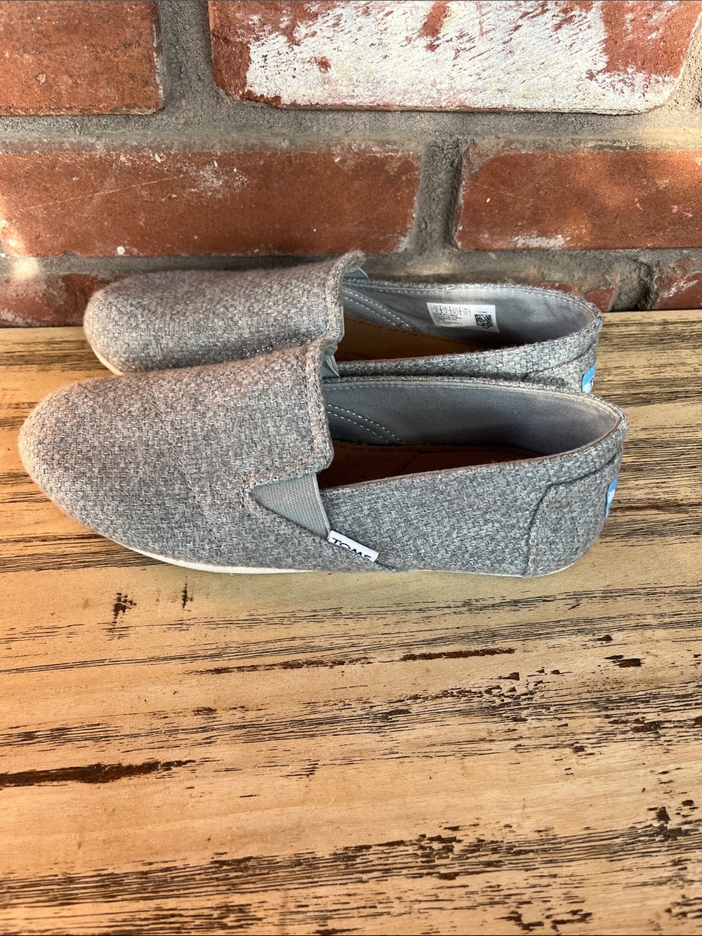 Toms Gray Slip-On Shoes with Light Blue Logo Patch Size 6 Excellent condition - Picture 6 of 11